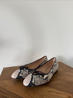 Stuart Weitzman Snake-Print Ballet Flats in Black and Beige Size 10